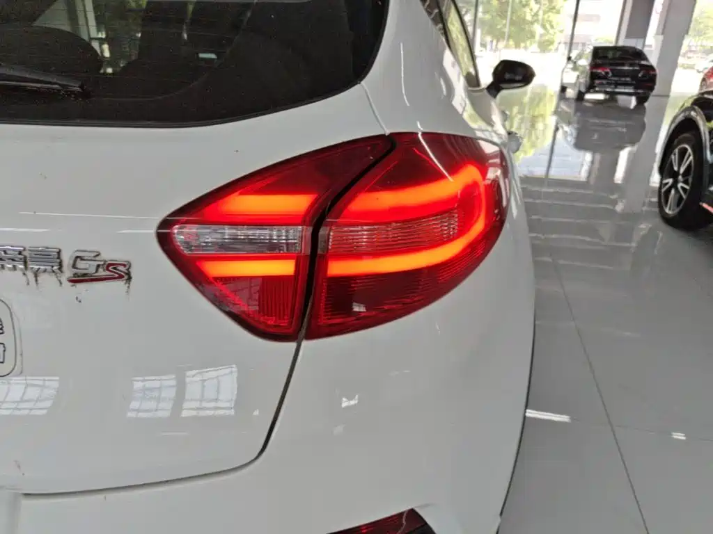 Geely Emgrand GS — миниатюра 8