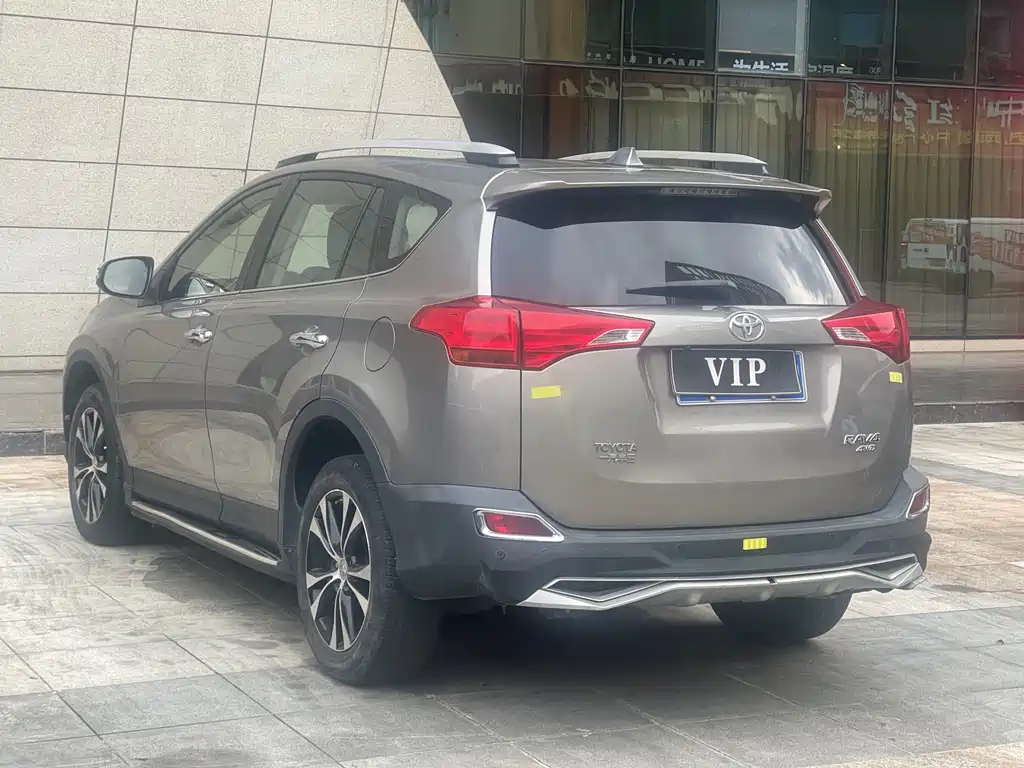 Toyota RAV4 — миниатюра 7