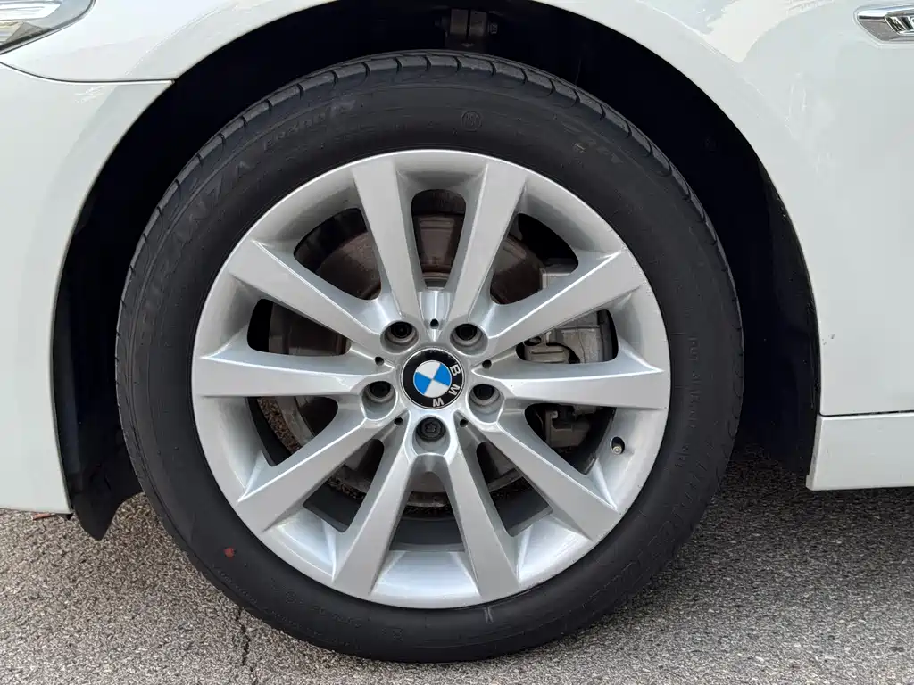 BMW 5 Series — миниатюра 17