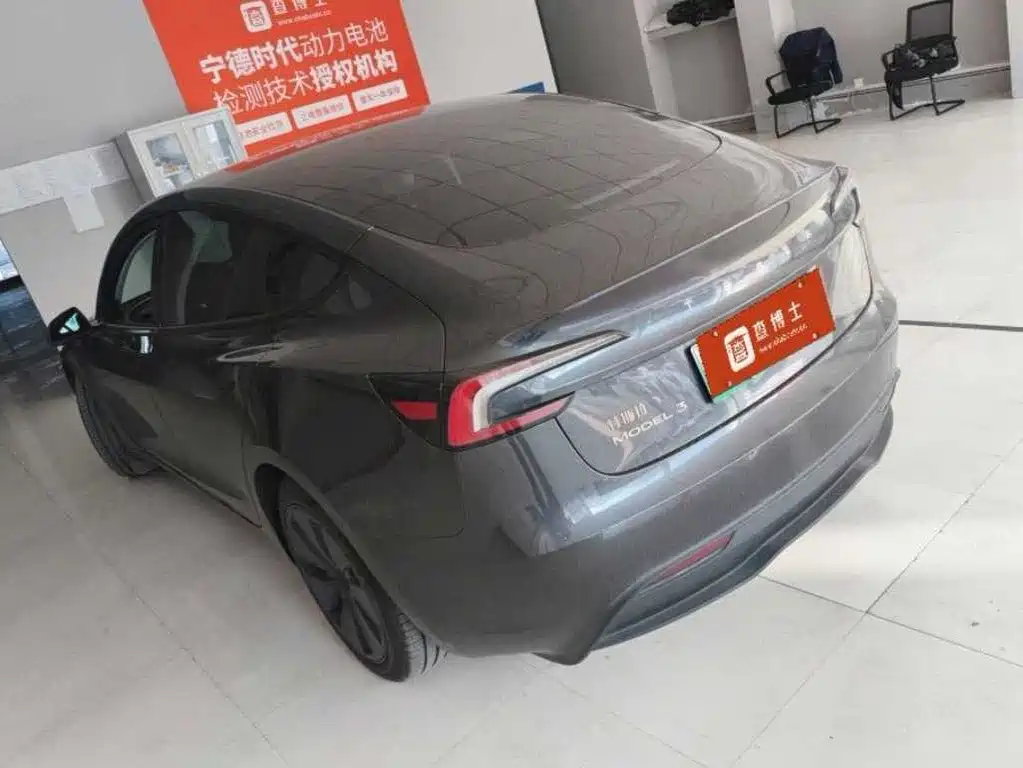 Tesla Model 3 — миниатюра 4