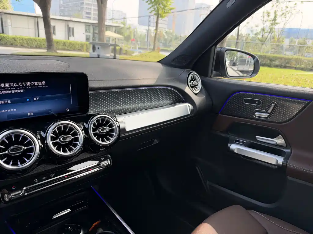 Mercedes-Benz GLB — миниатюра 17