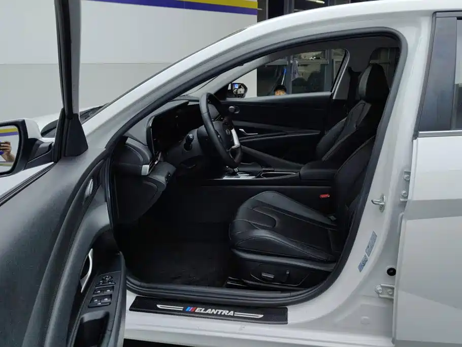 Hyundai Elantra — миниатюра 9
