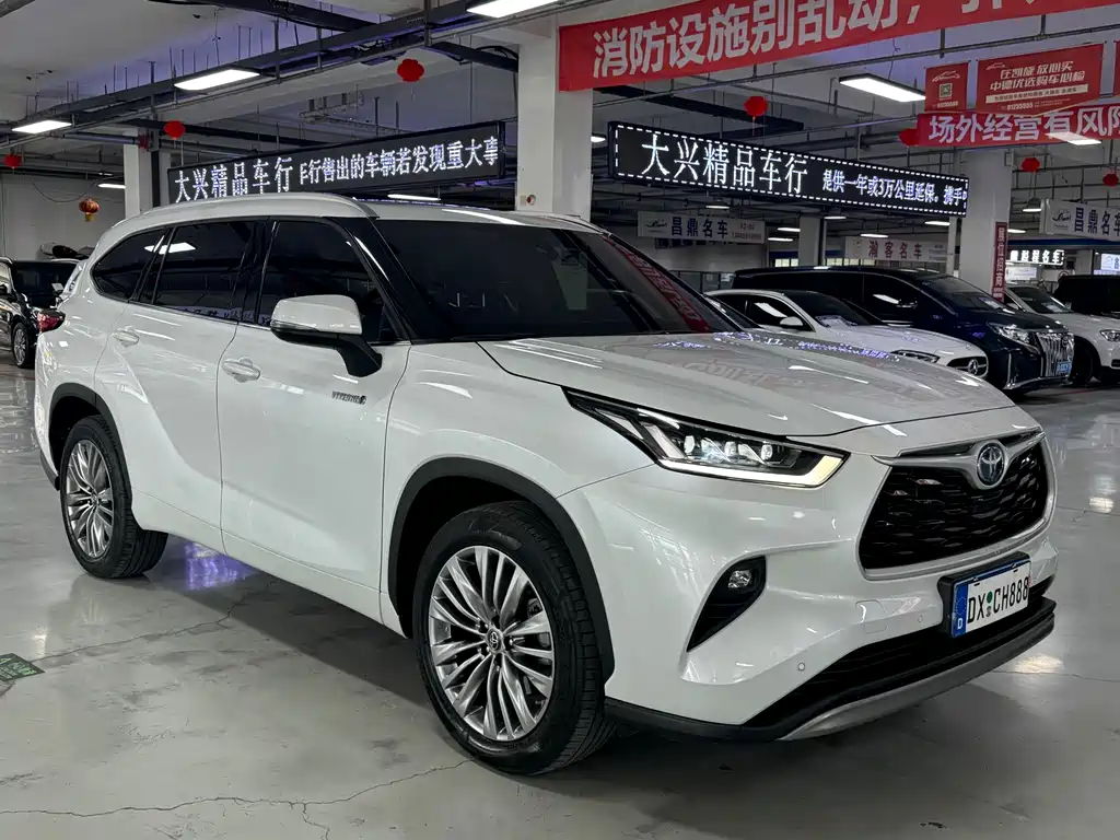 Toyota Highlander 2023 2.5L Luxury 7 мест