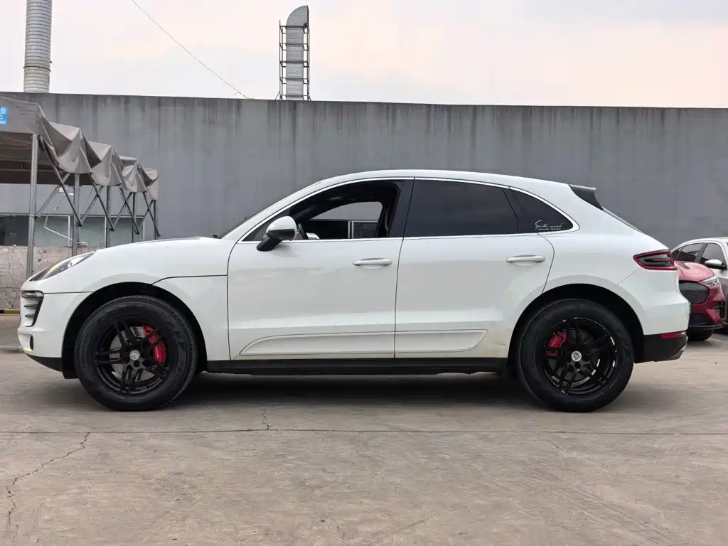 Porsche Macan — миниатюра 7
