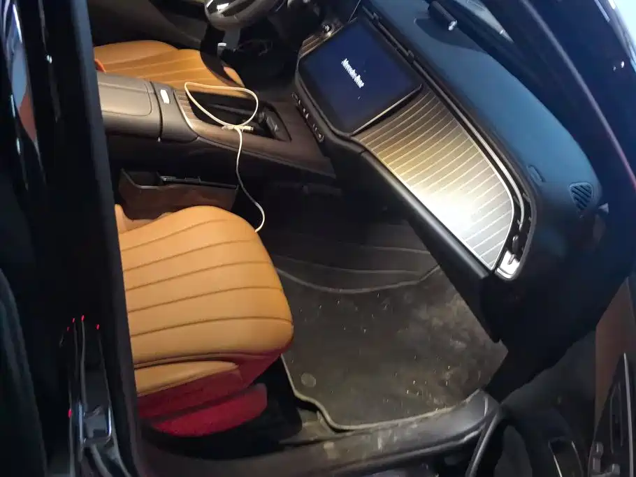 Mercedes-Benz E-Class — миниатюра 8