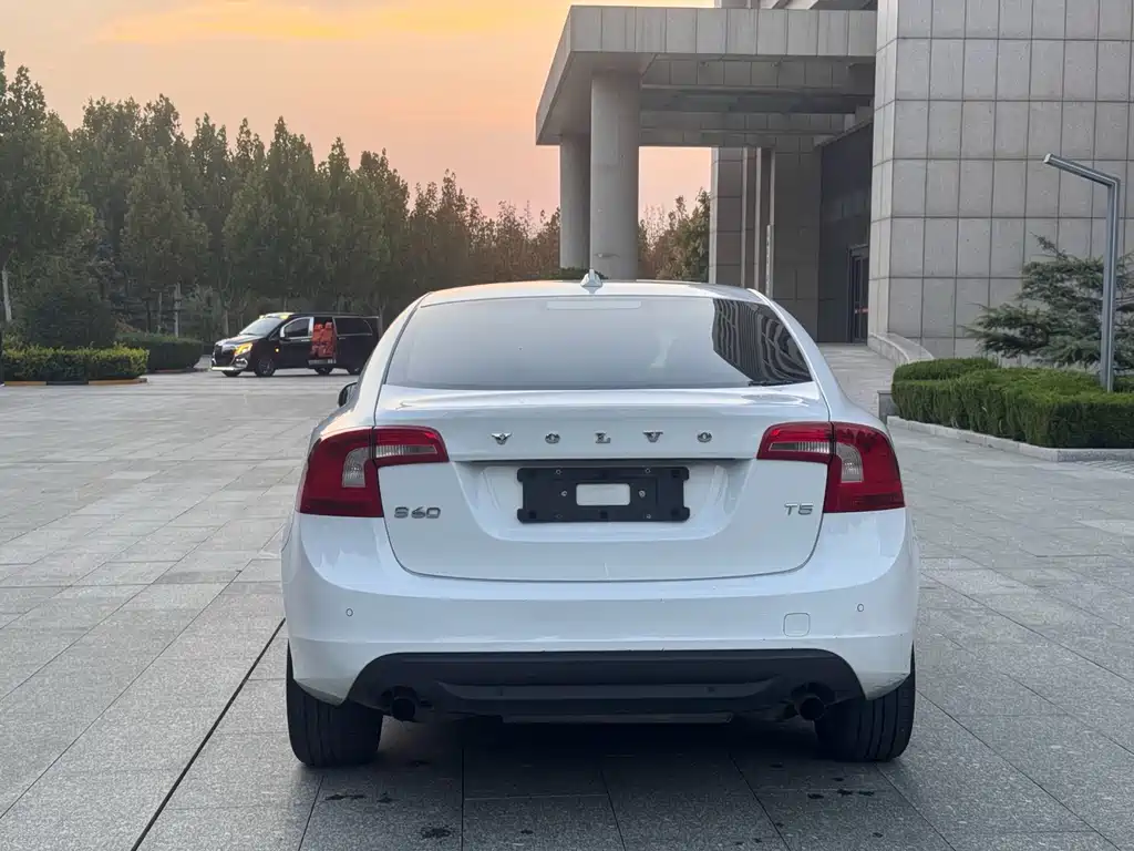 Volvo S60 (Import) — миниатюра 5