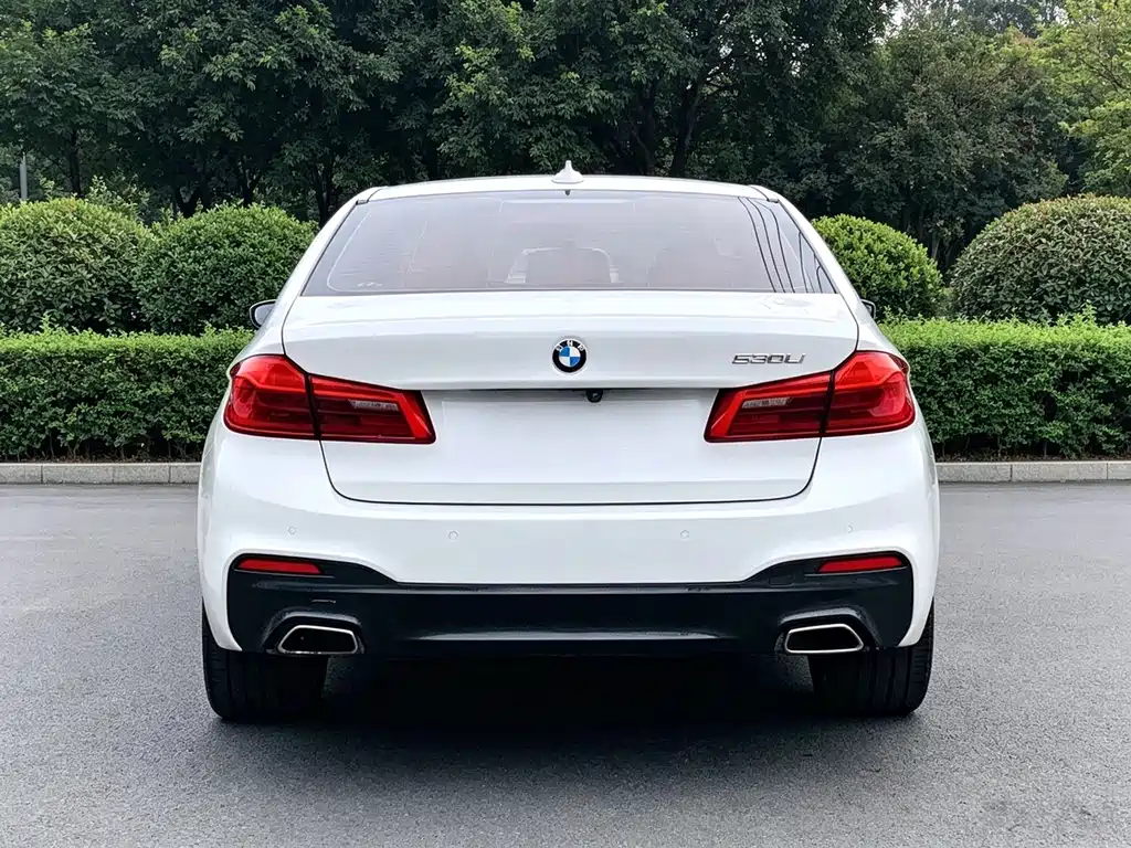 BMW 5 Series — миниатюра 9