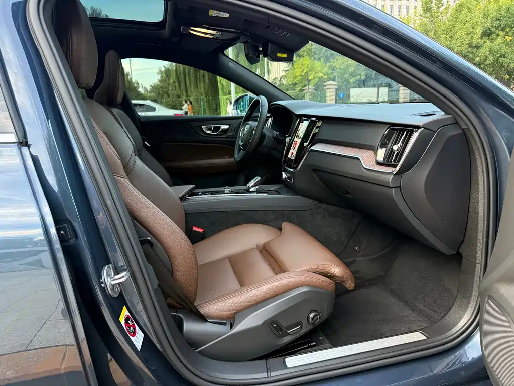 Volvo S60 — миниатюра 36