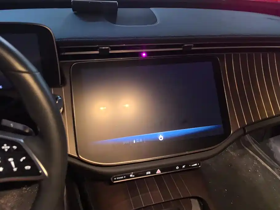 Mercedes-Benz E-Class — миниатюра 13