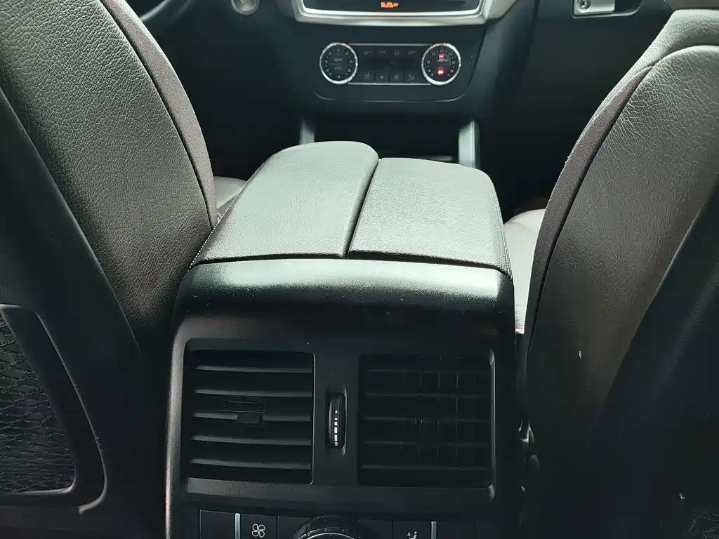Mercedes-Benz GL-Class — миниатюра 10