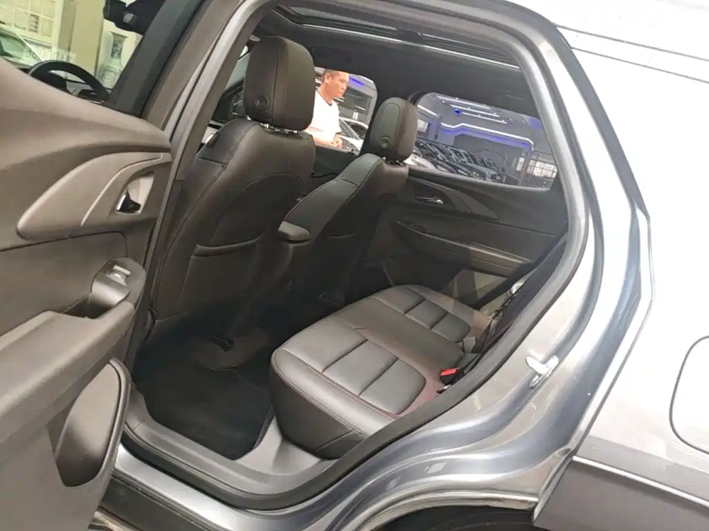 Chevrolet Tracker — миниатюра 17