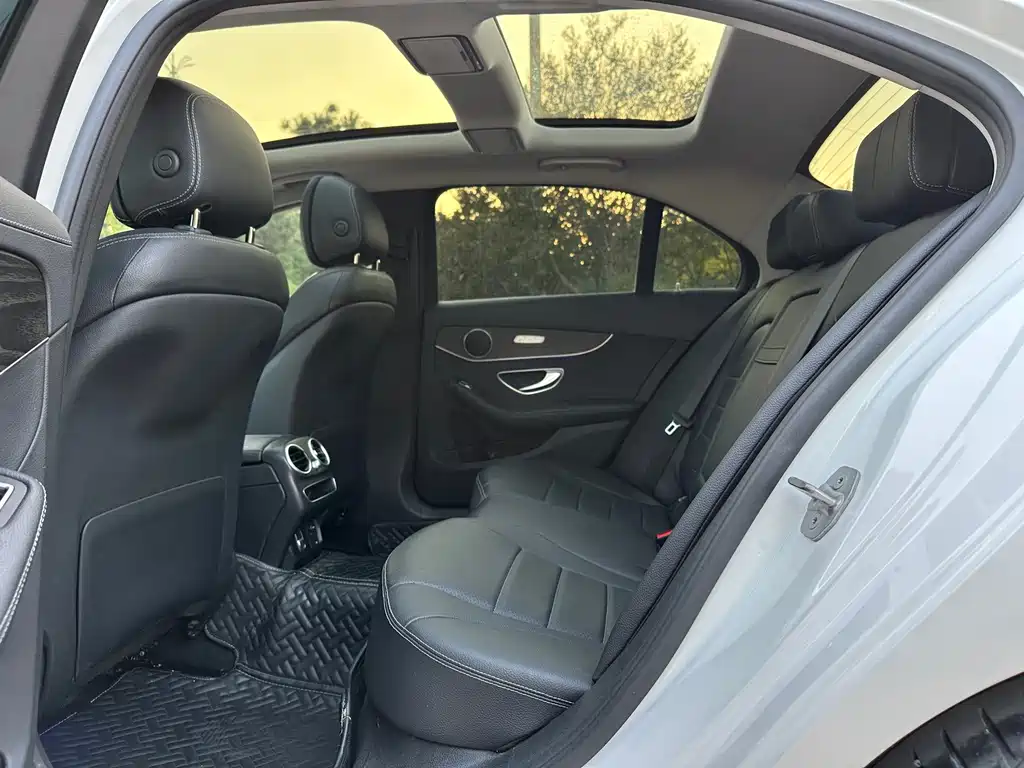 Mercedes-Benz C-Class — миниатюра 11