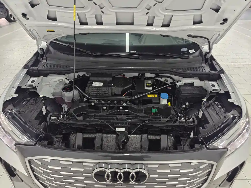 Audi Q4 e-tron — миниатюра 15