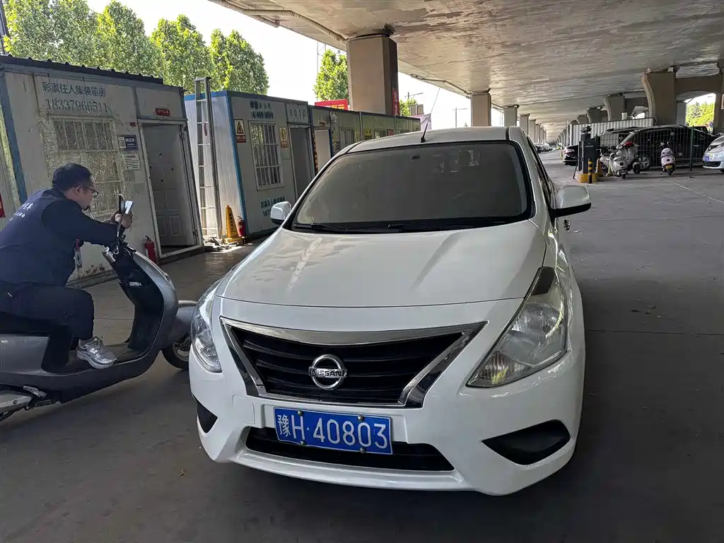 Nissan Sunny 2015