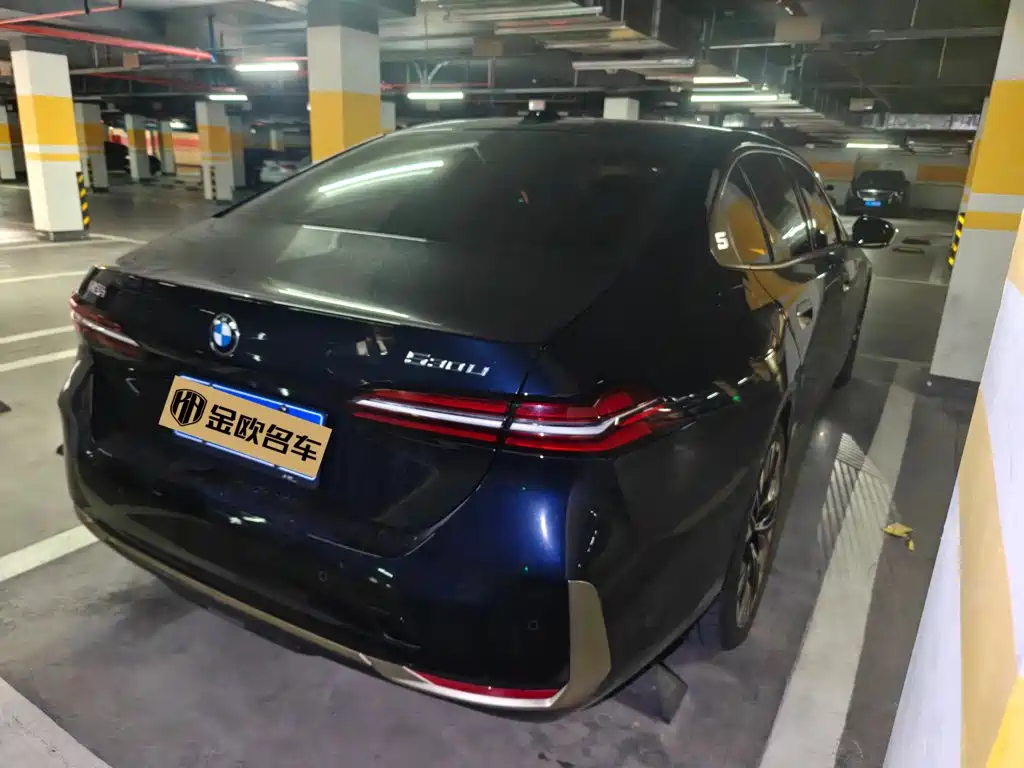 BMW 5 Series — миниатюра 12