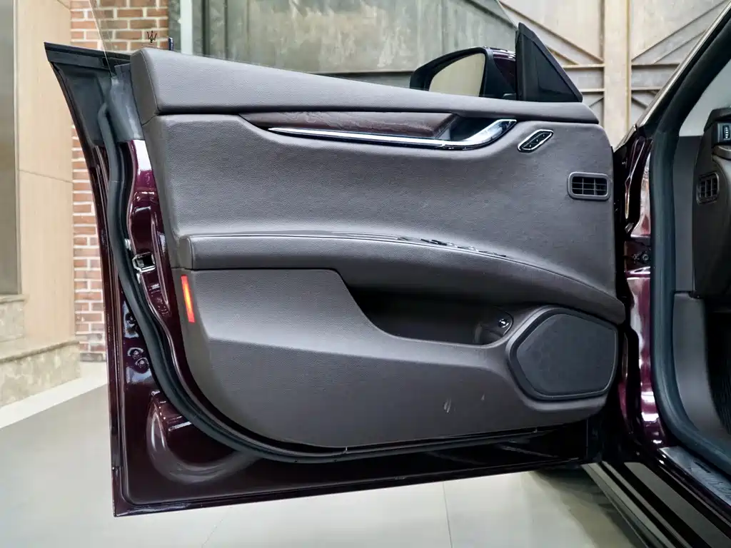Maserati Quattroporte — миниатюра 17