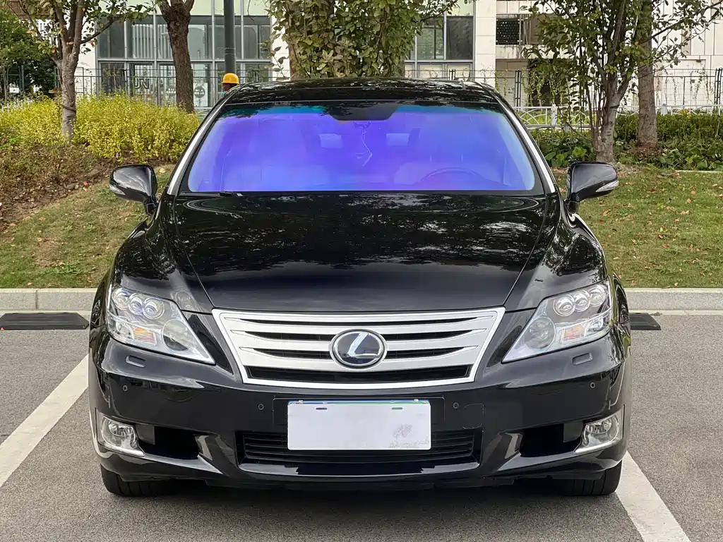 Lexus LS — миниатюра 2