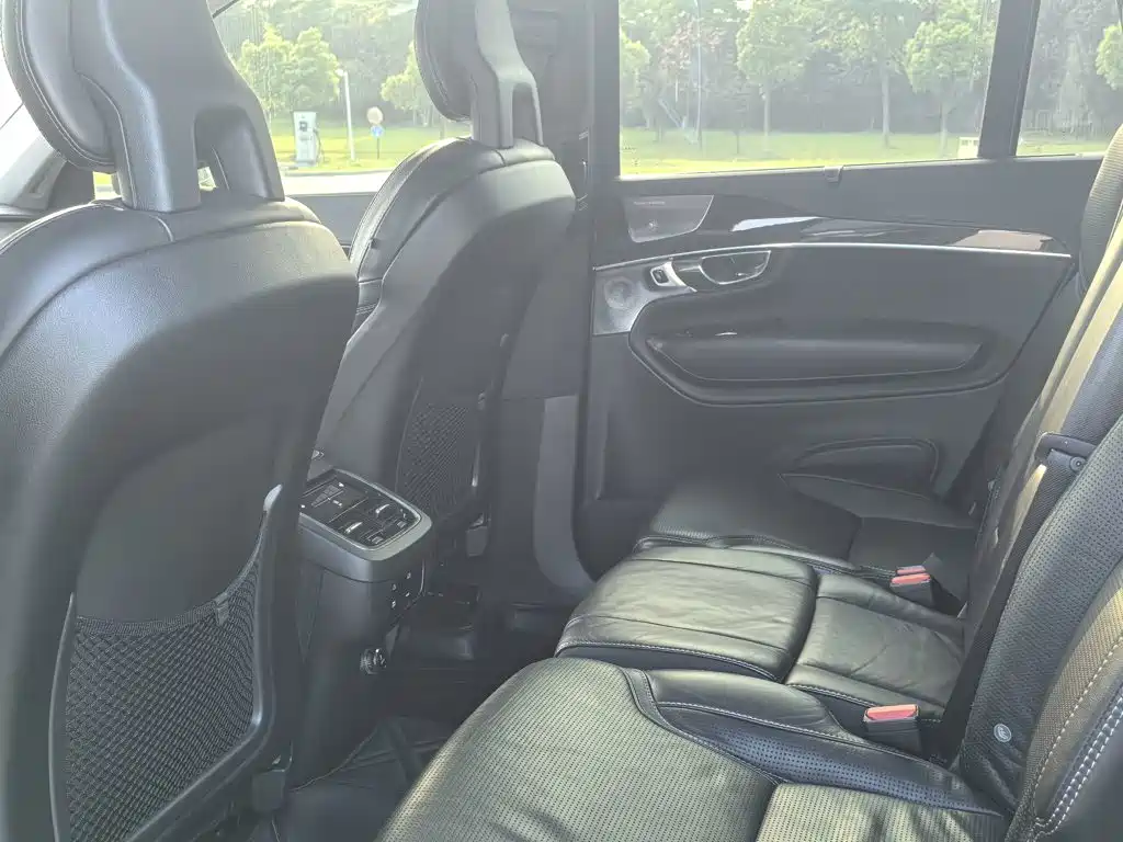 Volvo XC90 — миниатюра 22