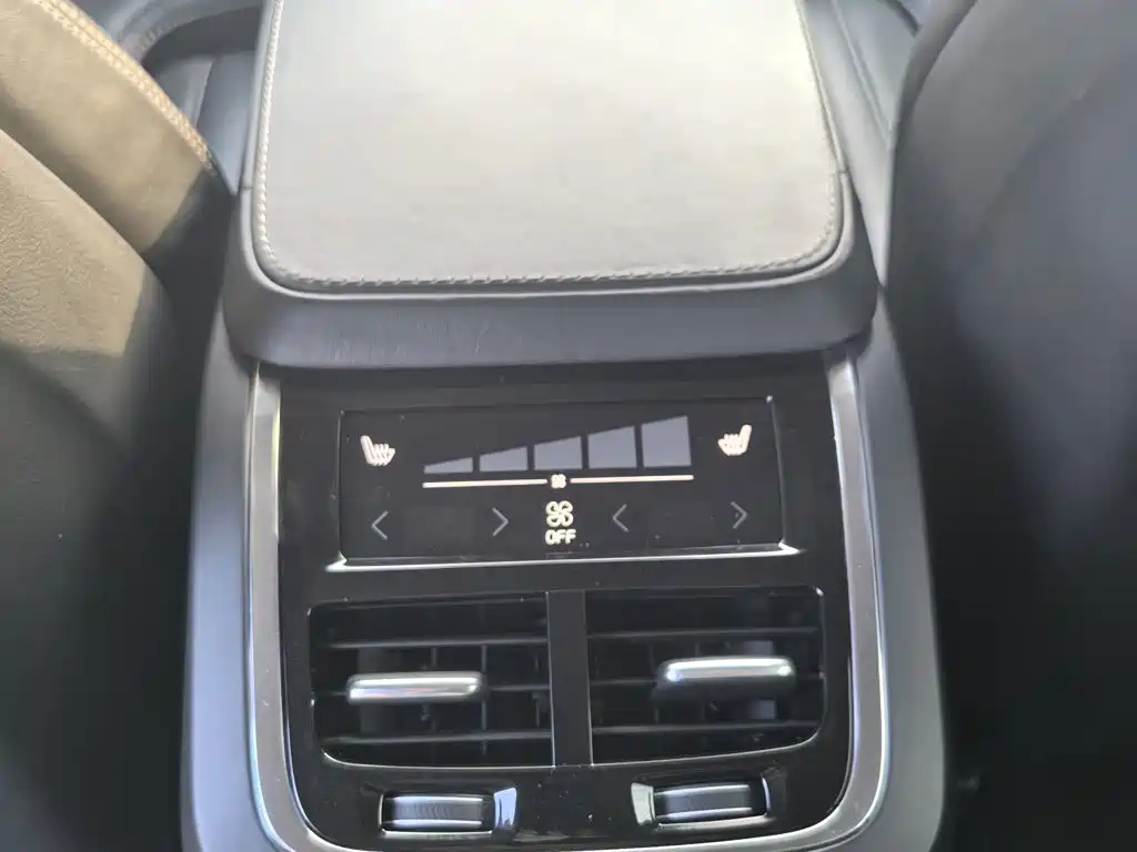 Volvo XC90 — миниатюра 23