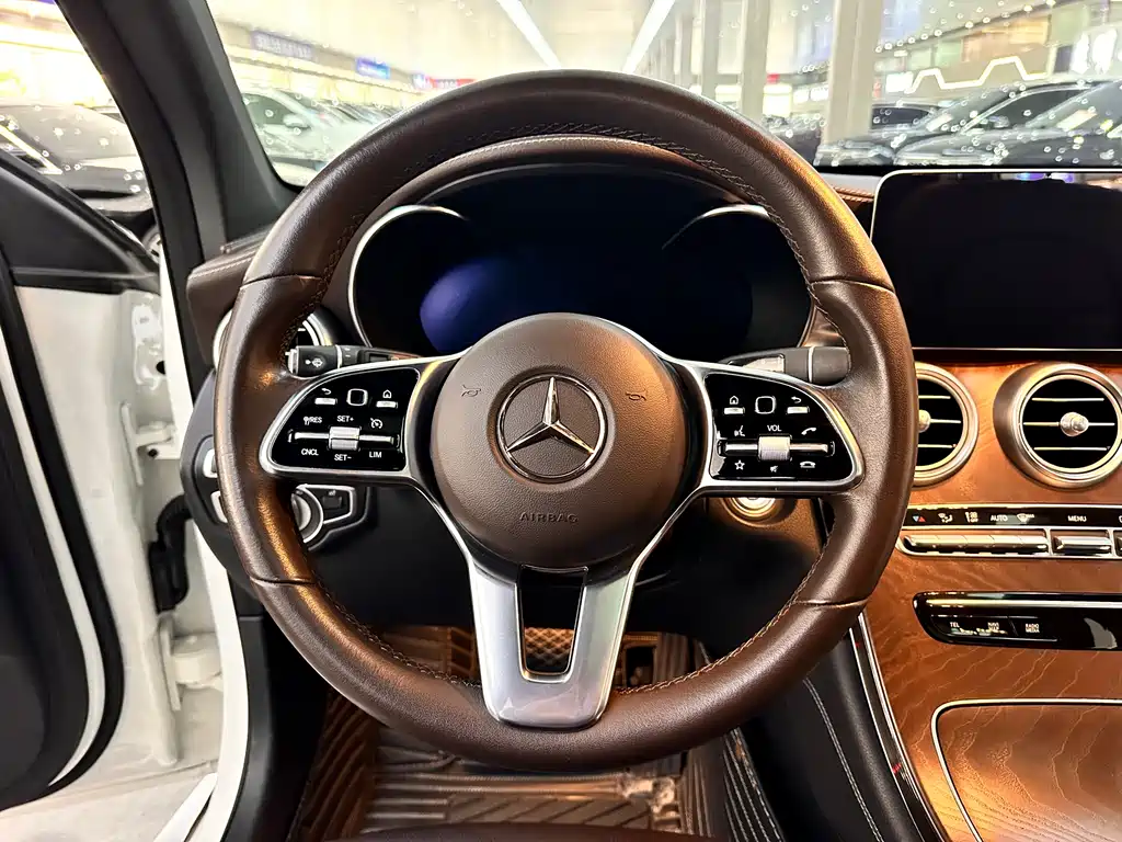 MERCEDES-BENZ GLC