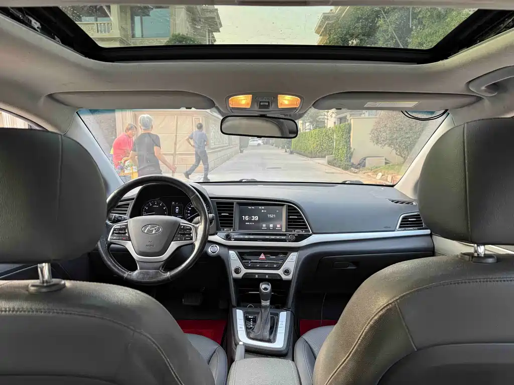 Hyundai Elantra — миниатюра 5