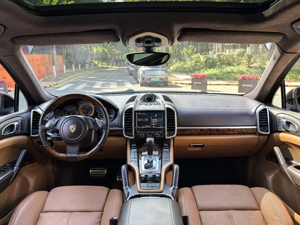 Porsche Cayenne — миниатюра 15