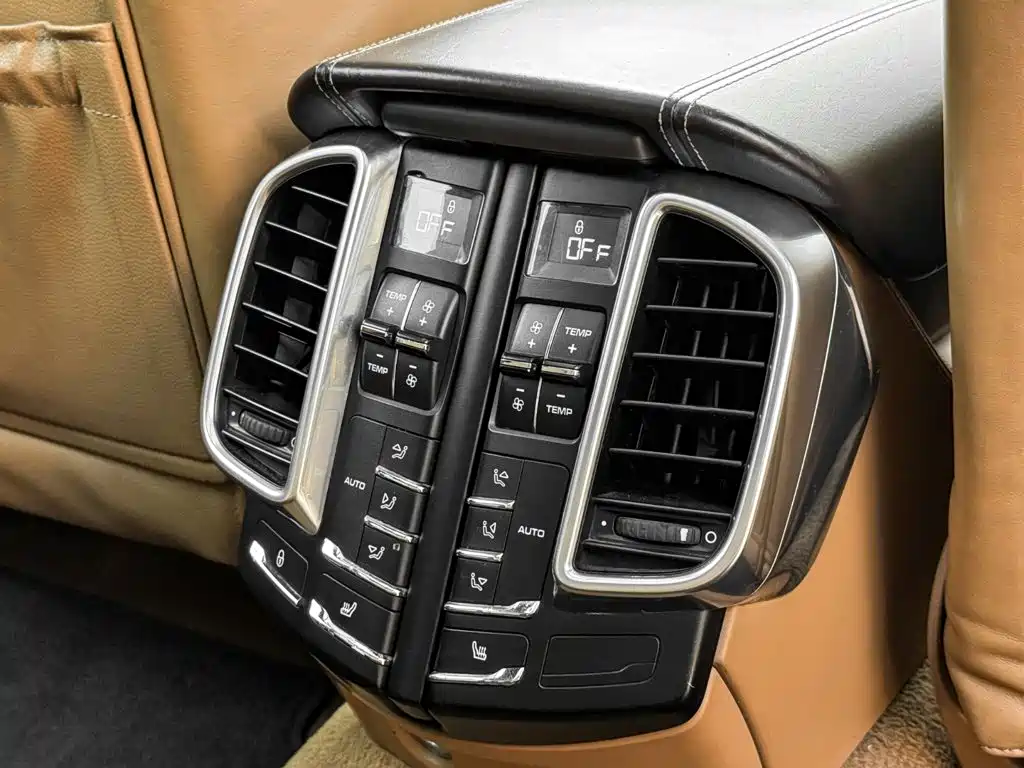 Porsche Cayenne — миниатюра 19