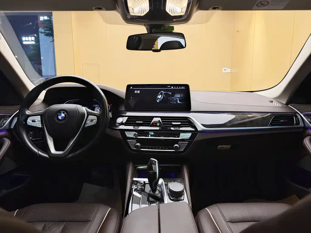 BMW 5 Series — миниатюра 17