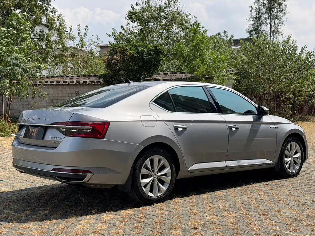 Skoda Superb — миниатюра 4