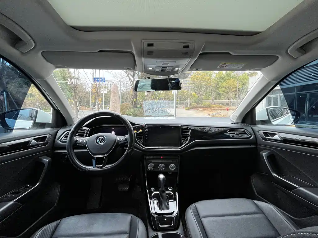 VOLKSWAGEN T ROC EXPLORING SONGS