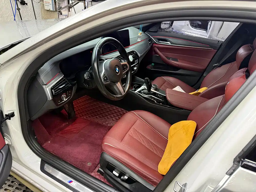 BMW 5 Series — миниатюра 7