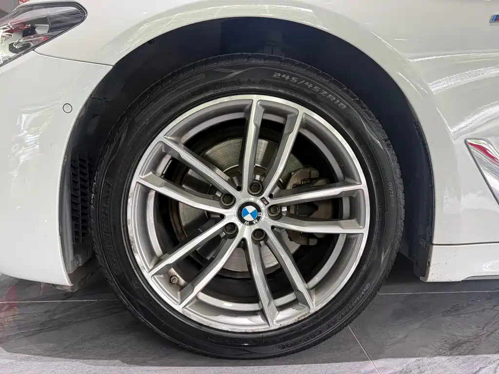 BMW 5 Series — миниатюра 28