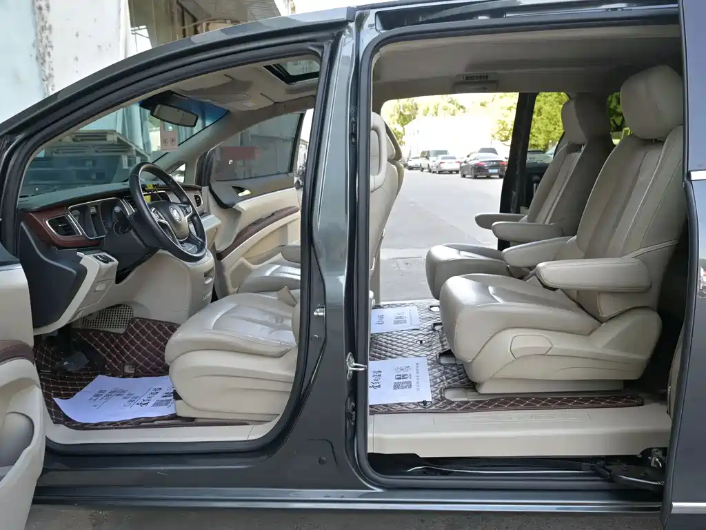 Buick GL8 — миниатюра 8