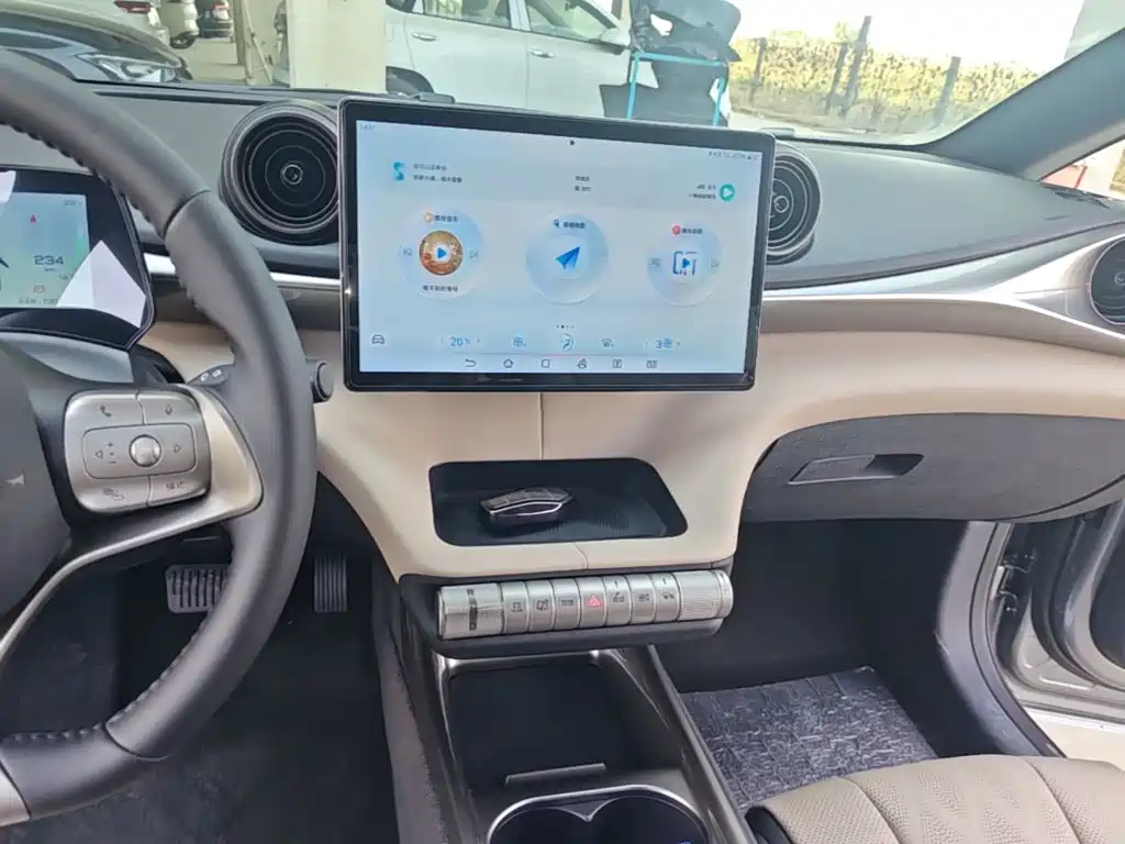 BYD Dolphin — миниатюра 13