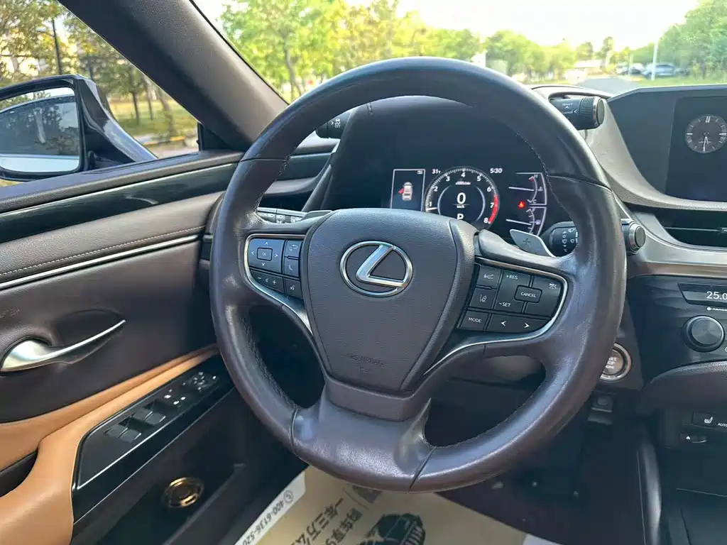 Lexus ES — миниатюра 10