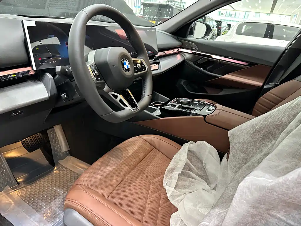 BMW 5 Series — миниатюра 4