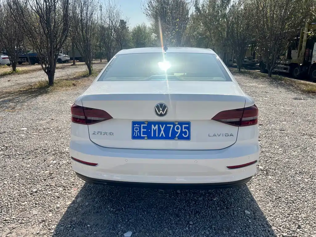 Volkswagen Lavida — миниатюра 6