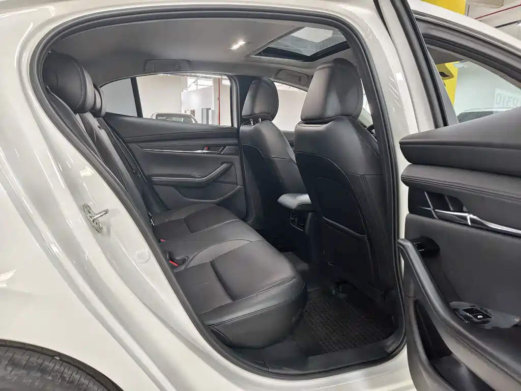 Mazda 3 Axela — миниатюра 14