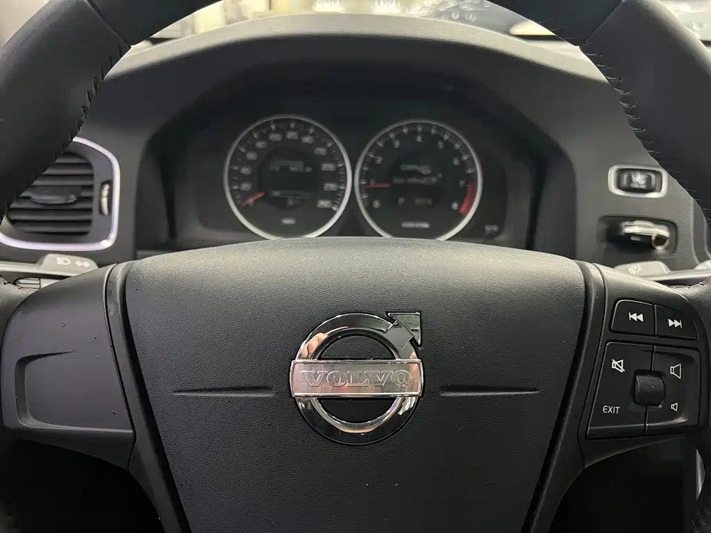 Volvo S60 (Import) — миниатюра 12