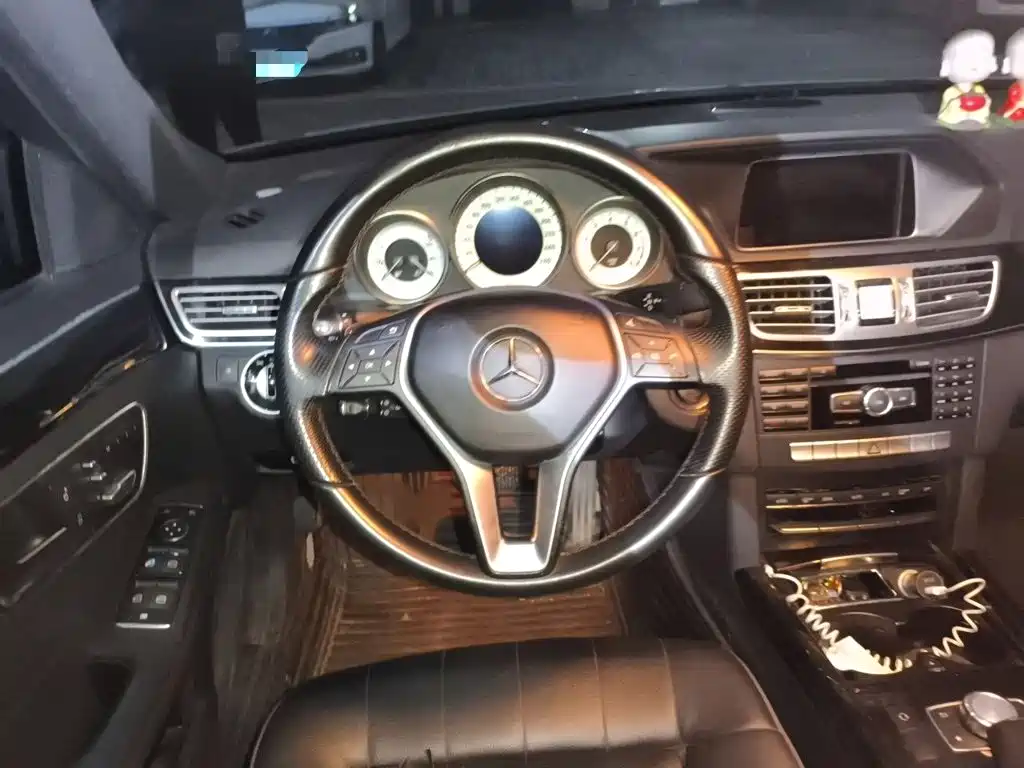 Mercedes-Benz E-Class — миниатюра 3
