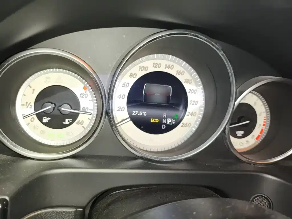 Mercedes-Benz E-Class — миниатюра 4