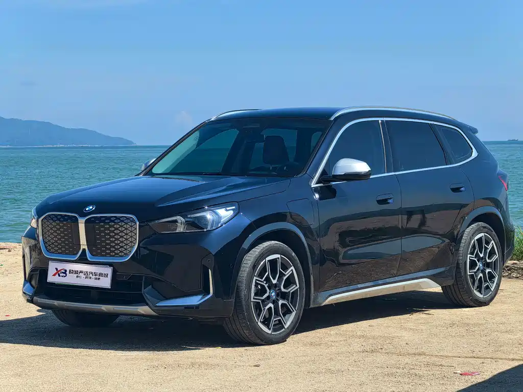 BMW iX1