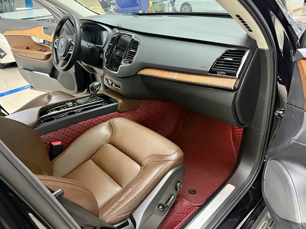 Volvo XC90 — миниатюра 7
