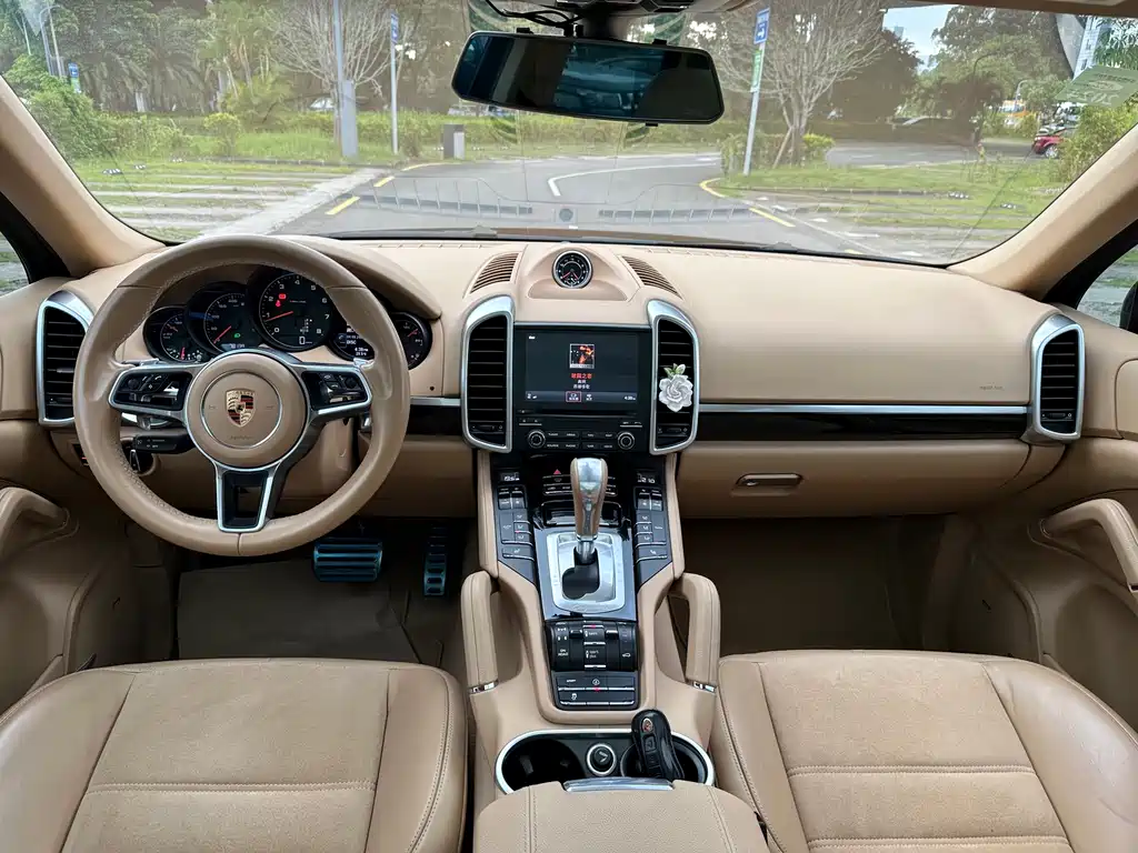 Porsche Cayenne — миниатюра 14