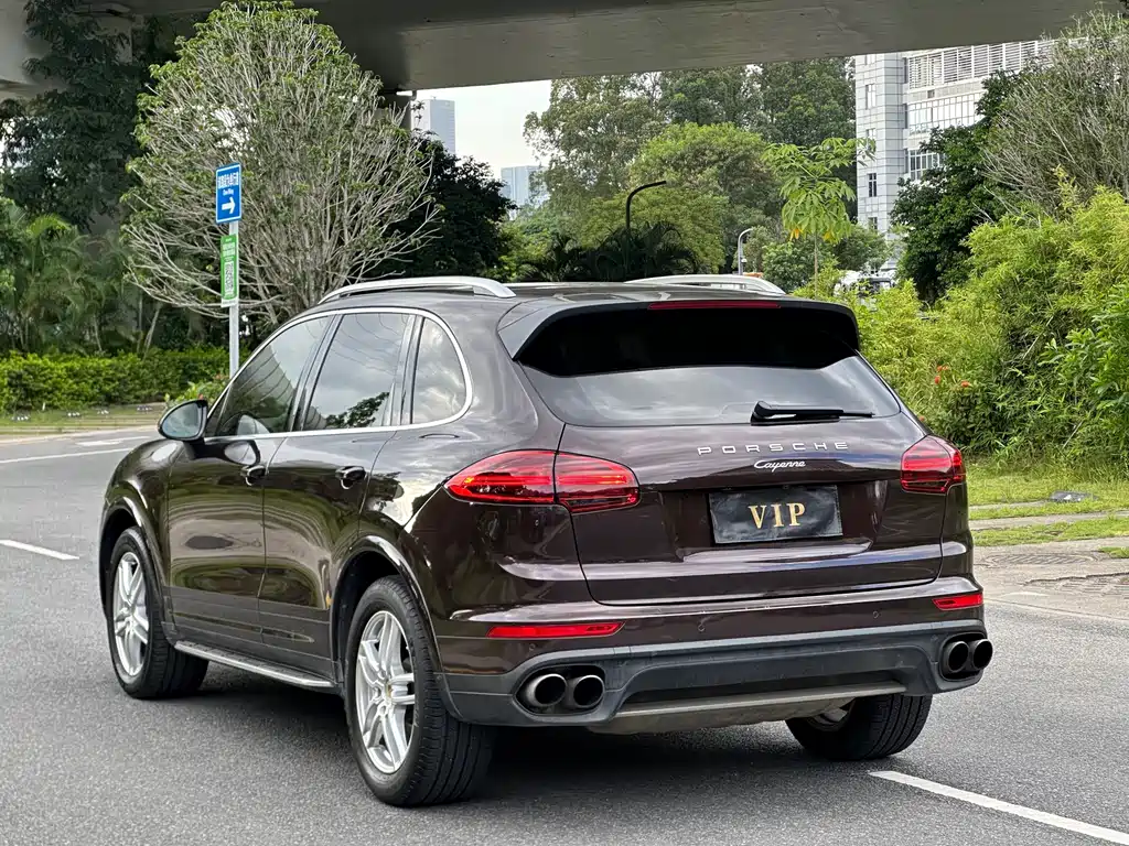 Porsche Cayenne — миниатюра 15