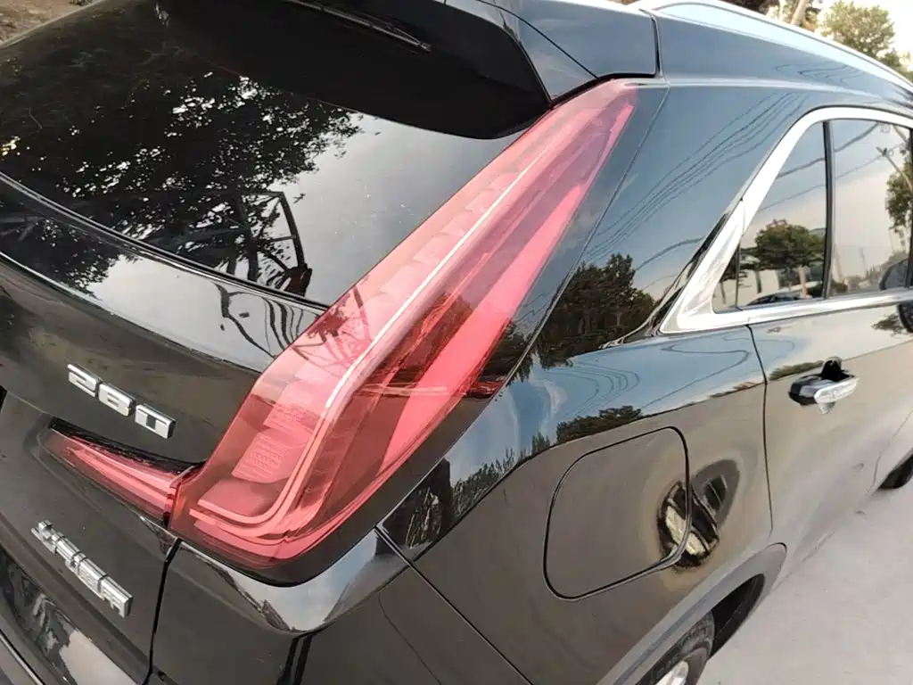 Cadillac XT4 — миниатюра 8