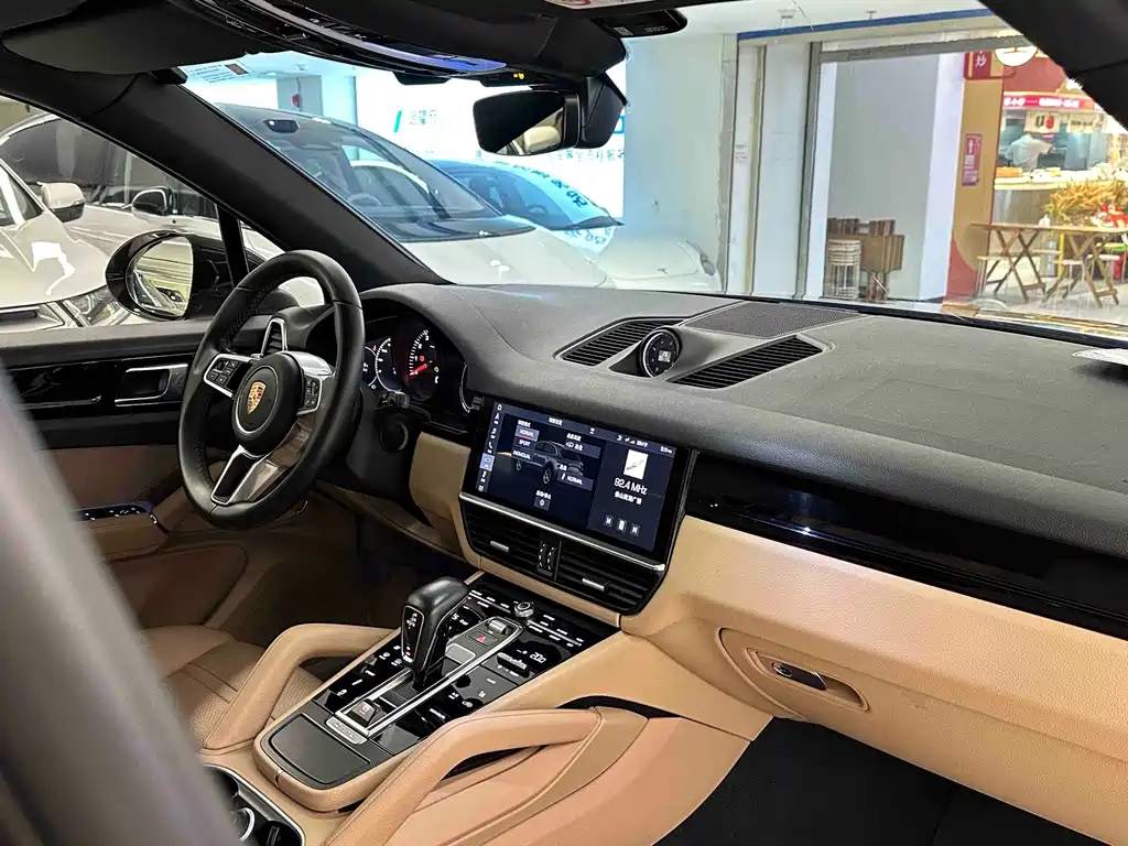 Porsche Cayenne — миниатюра 13