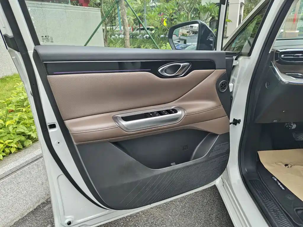 GAC Motor 传祺E8 PHEV — миниатюра 15