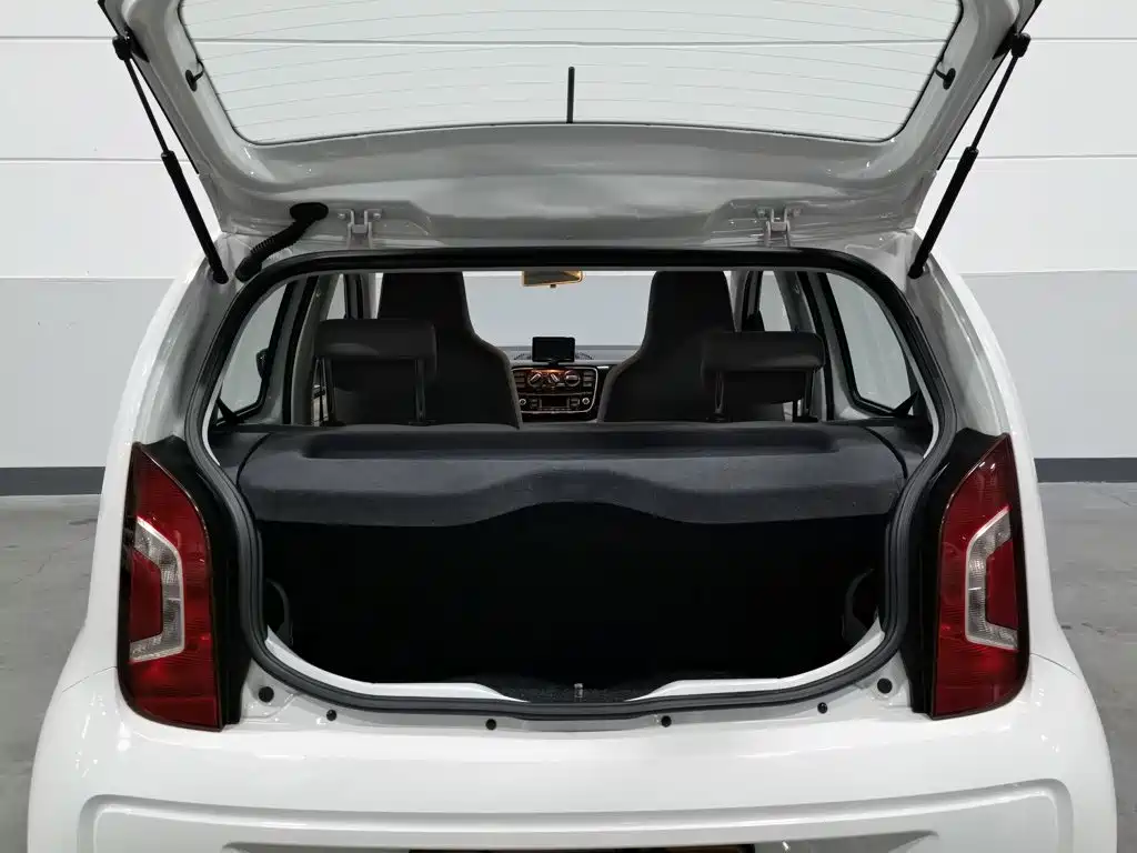 Volkswagen up! — миниатюра 16