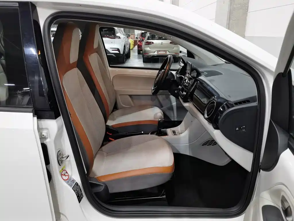 Volkswagen up! — миниатюра 23